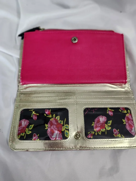 Betsey Johnson Black Floral Zip Wallet with Pink Heart Pin - Picture 11 of 12